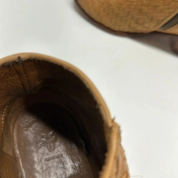 Frye Carson Ankle Boots Woven Leather Bootie Size Zip Heeled Tan Brown Size 6.5 - Picture 7 of 10